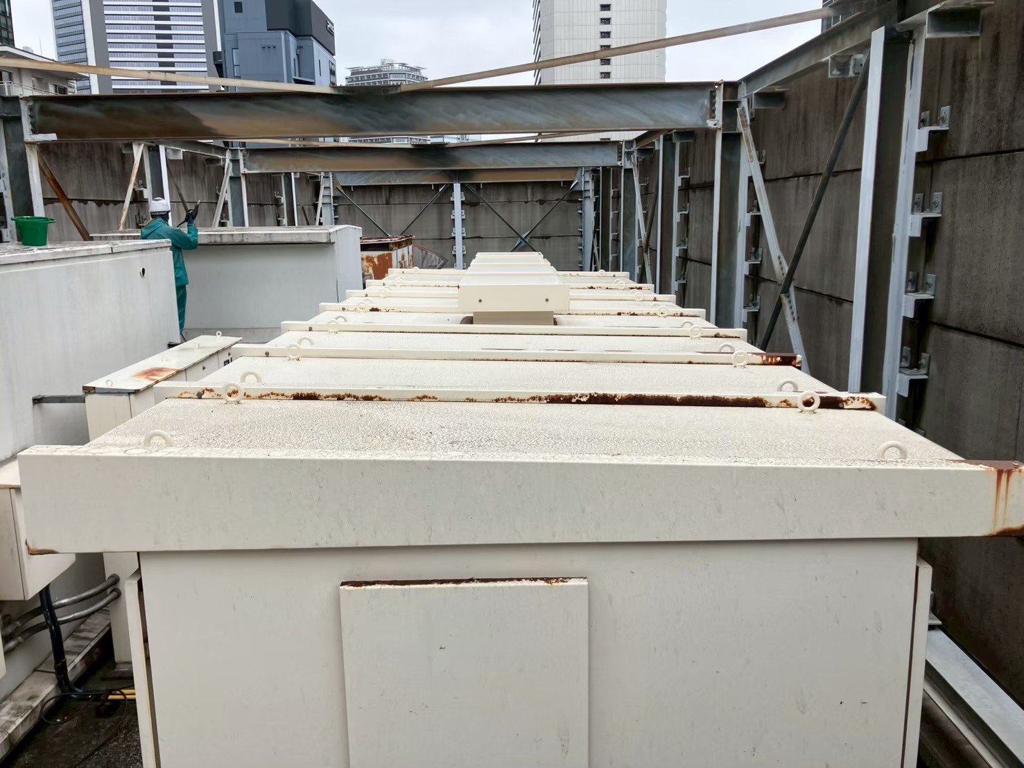 屋上　鉄部塗装工事　施工前