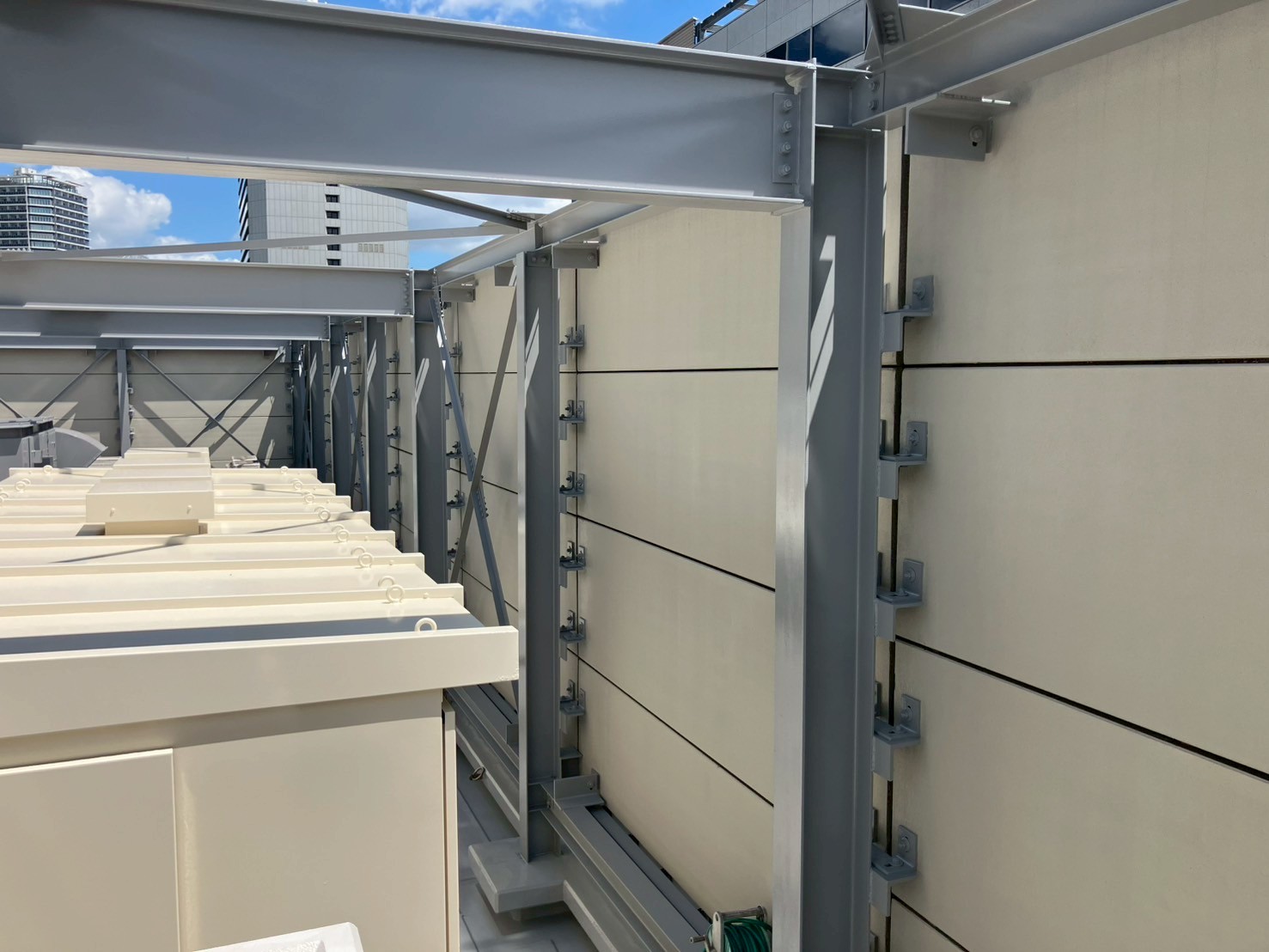 屋上　鉄部塗装工事　施工完了