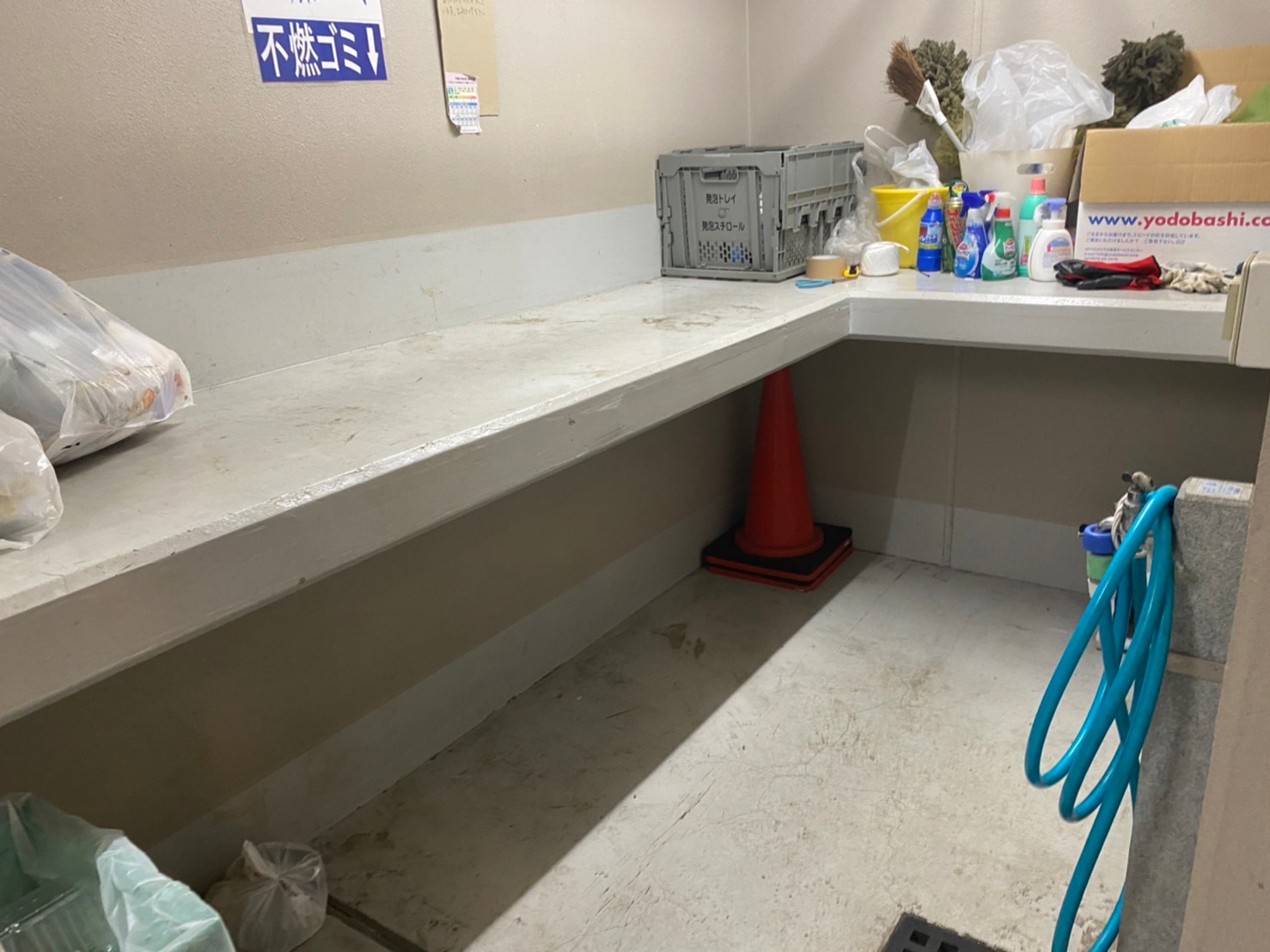 ゴミ置場　施工前