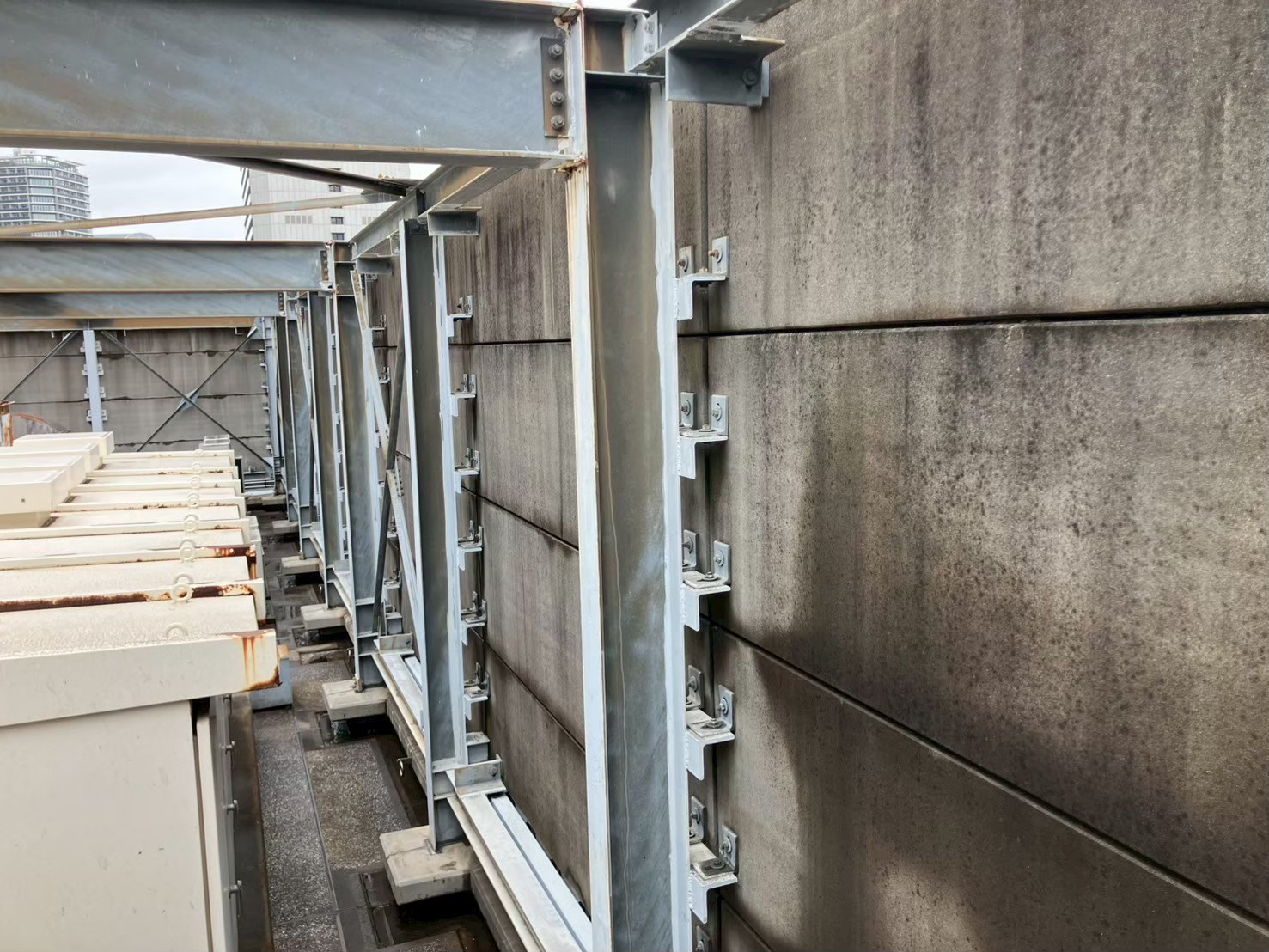 屋上　鉄部塗装工事　施工前