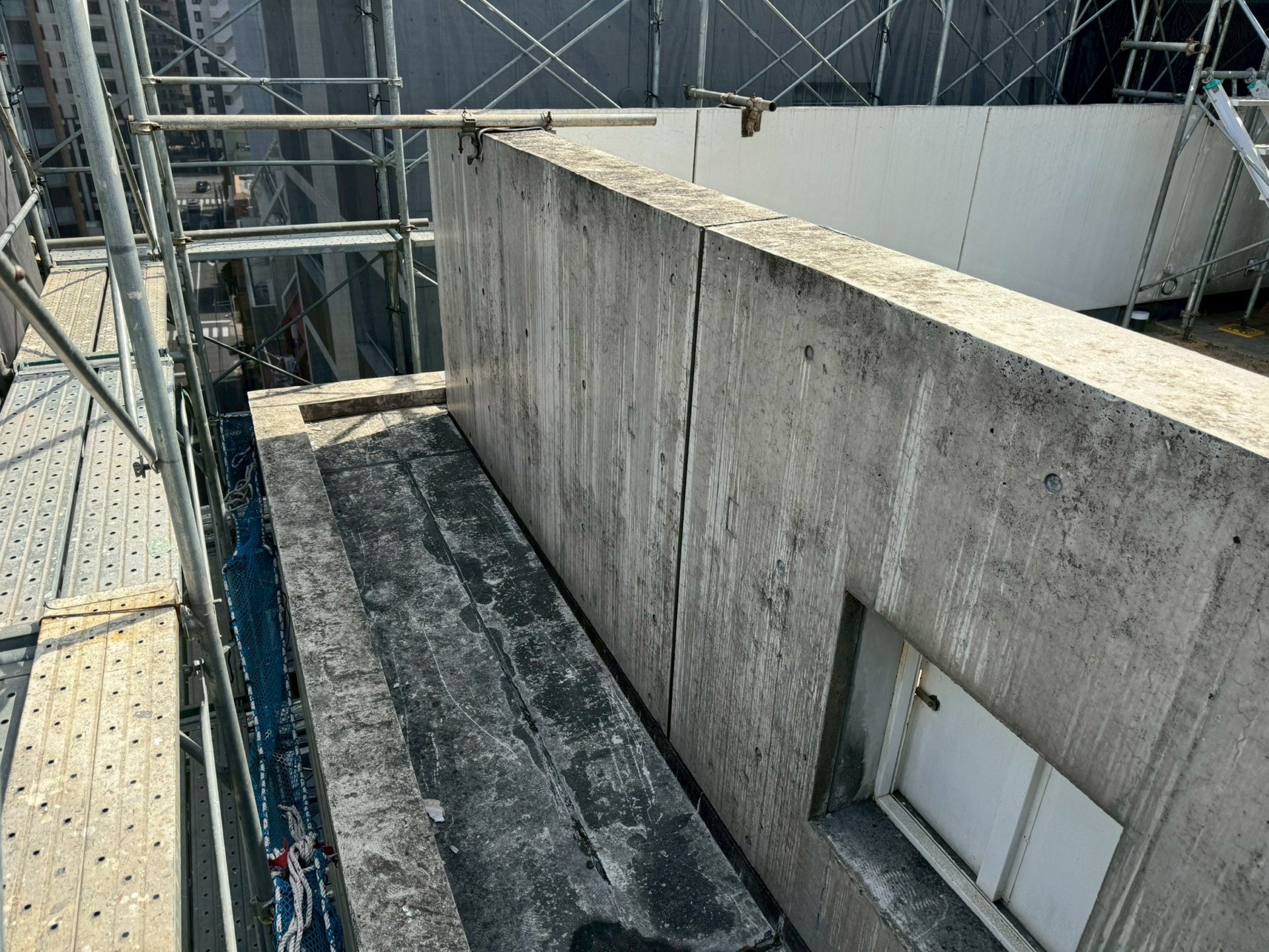 庇　ウレタン防水工事　施工前