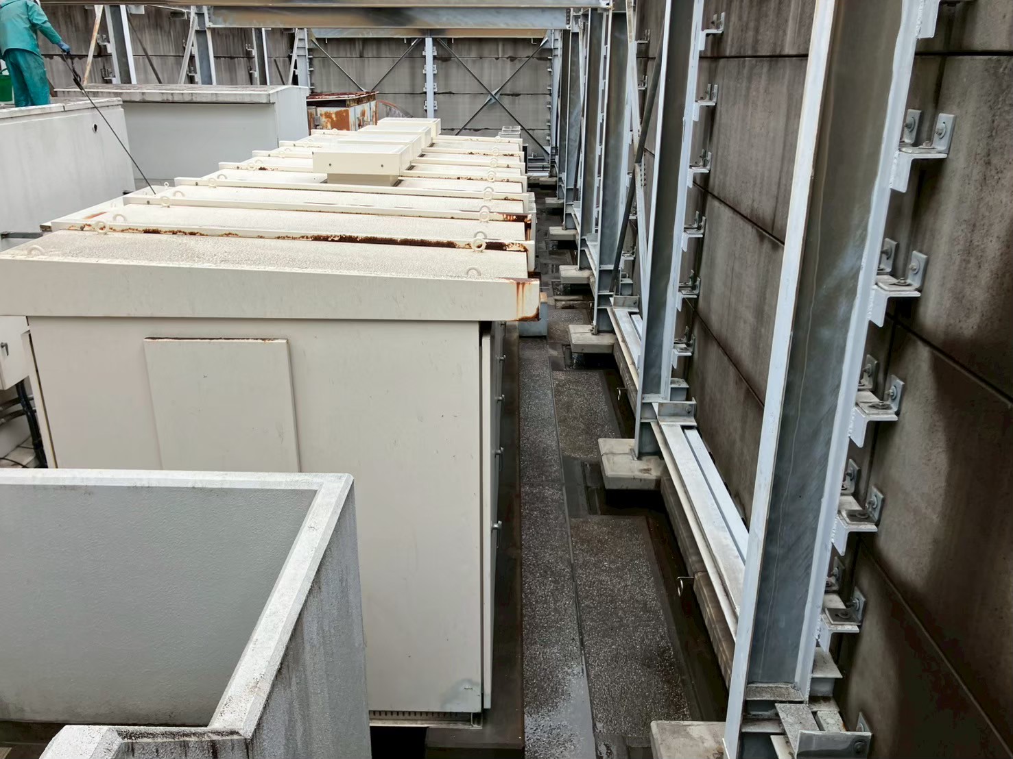 屋上　鉄部塗装工事　施工前