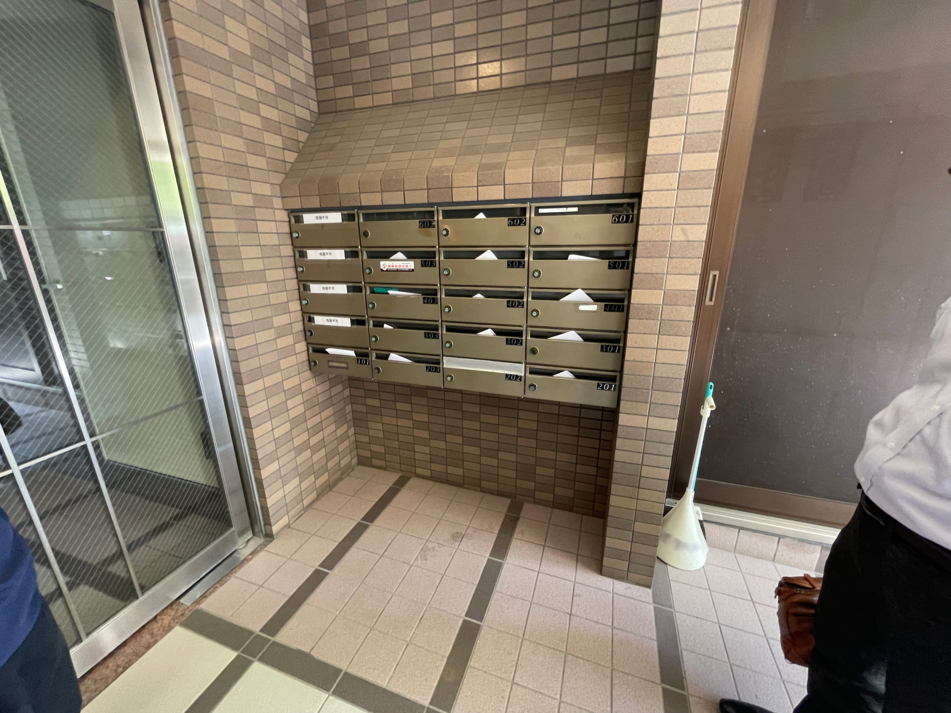 エントランス　宅配ボックス　施工前