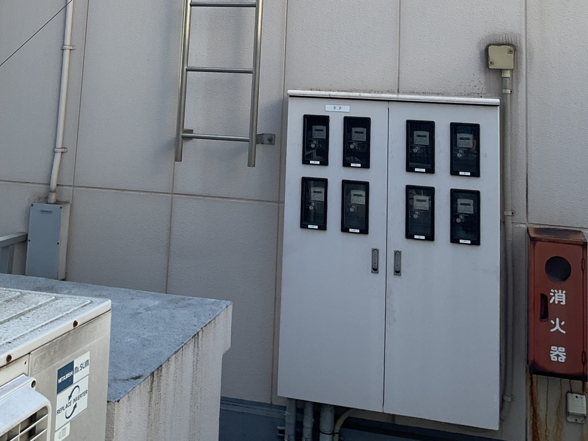 分電盤　鉄部塗装工事　施工前