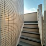 避難階段　長尺シート工事　施工完了