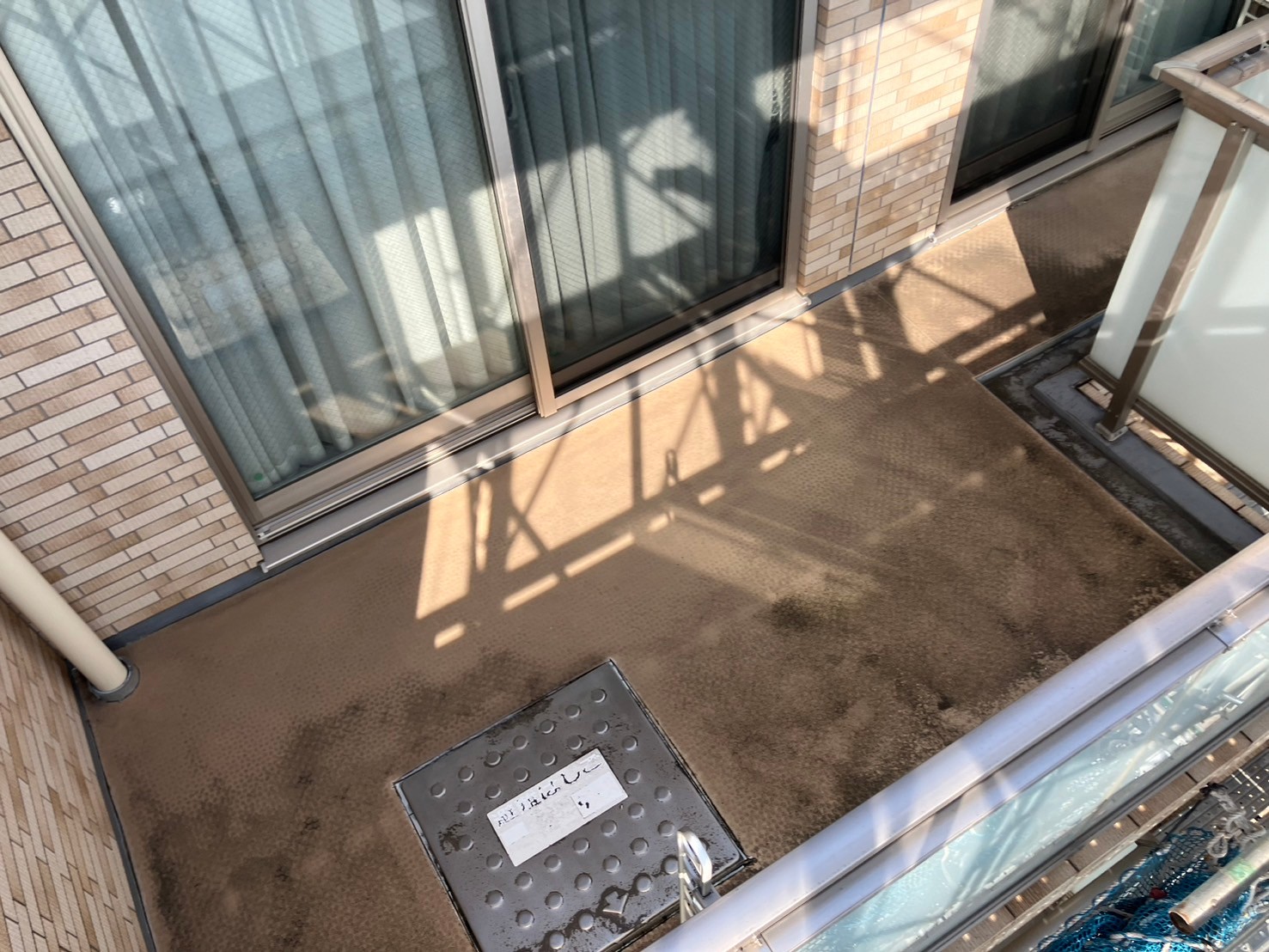 バルコニー　施工雨