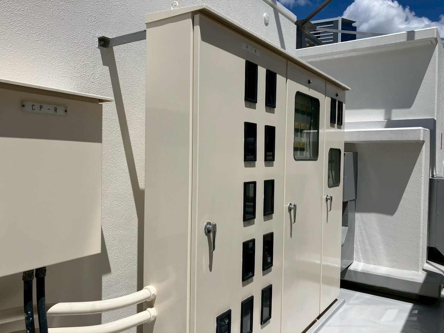 屋上　鉄部塗装工事　施工完了