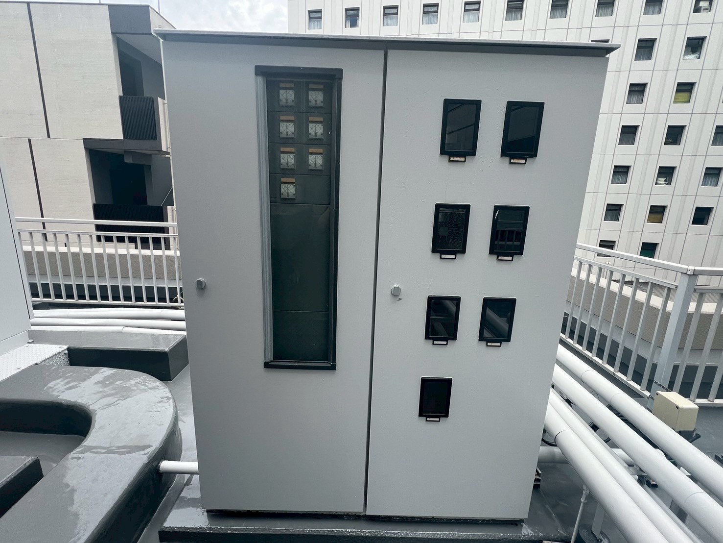 キュービクル　鉄部塗装工事　施工完了