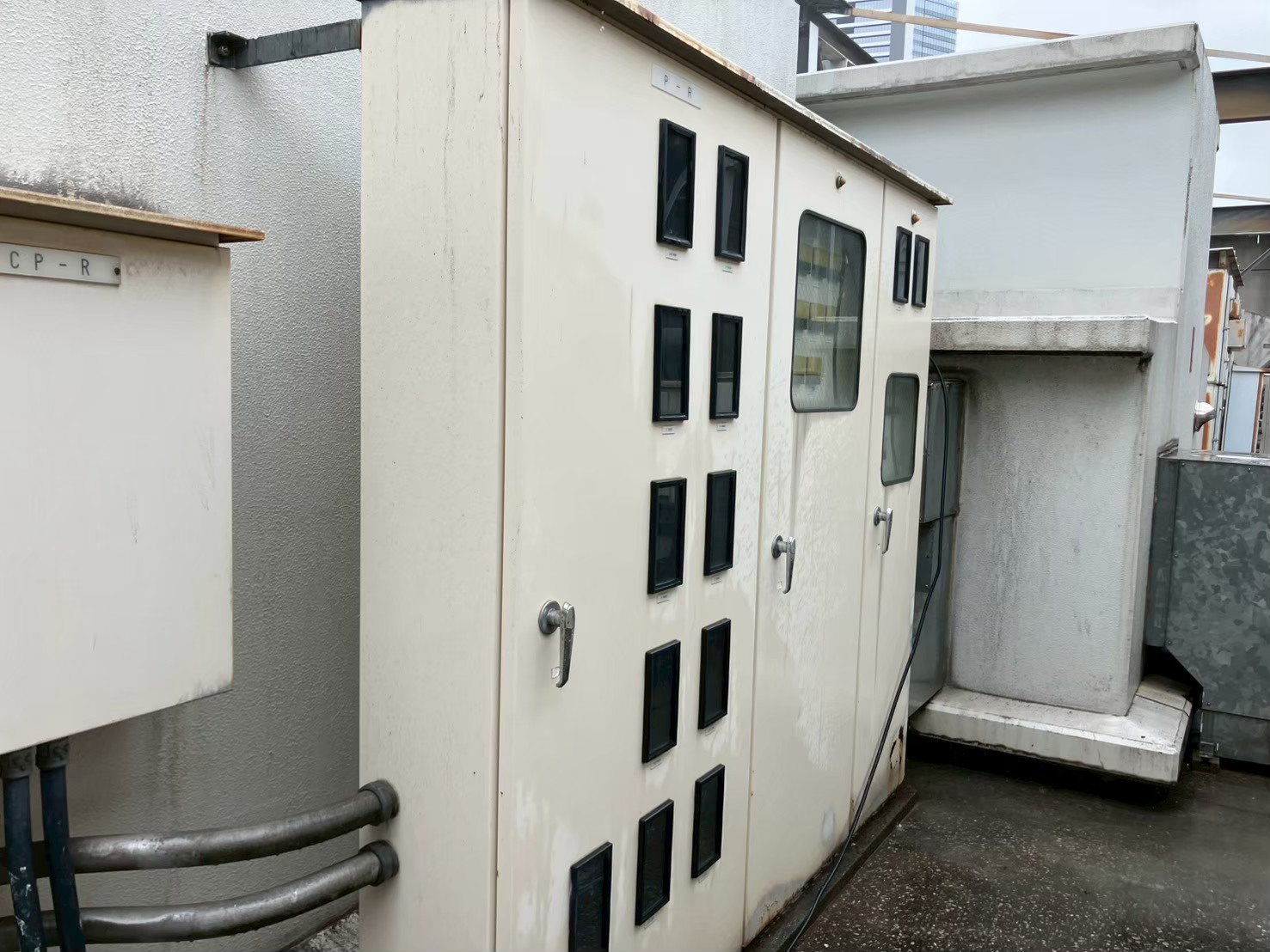 屋上　鉄部塗装工事　施工前