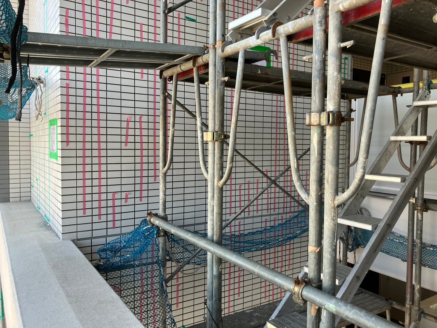 外壁タイル　施工前