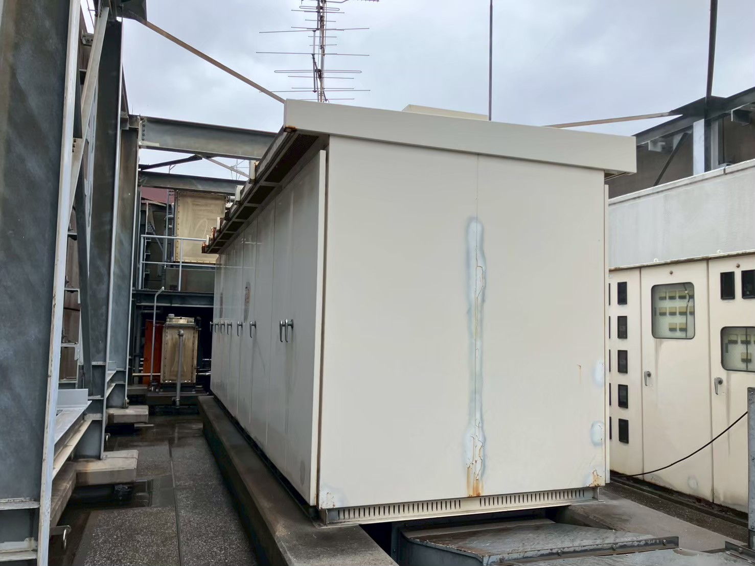 屋上　鉄部塗装工事　施工前