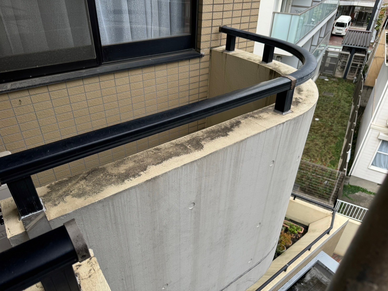 バルコニー腰壁　塗装工事　施工前