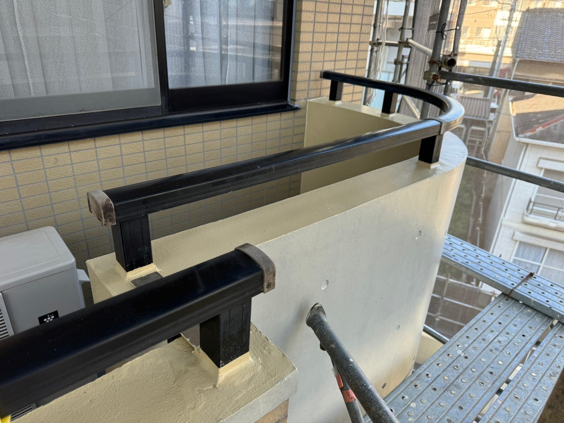 バルコニー腰壁　塗装工事　施工完了