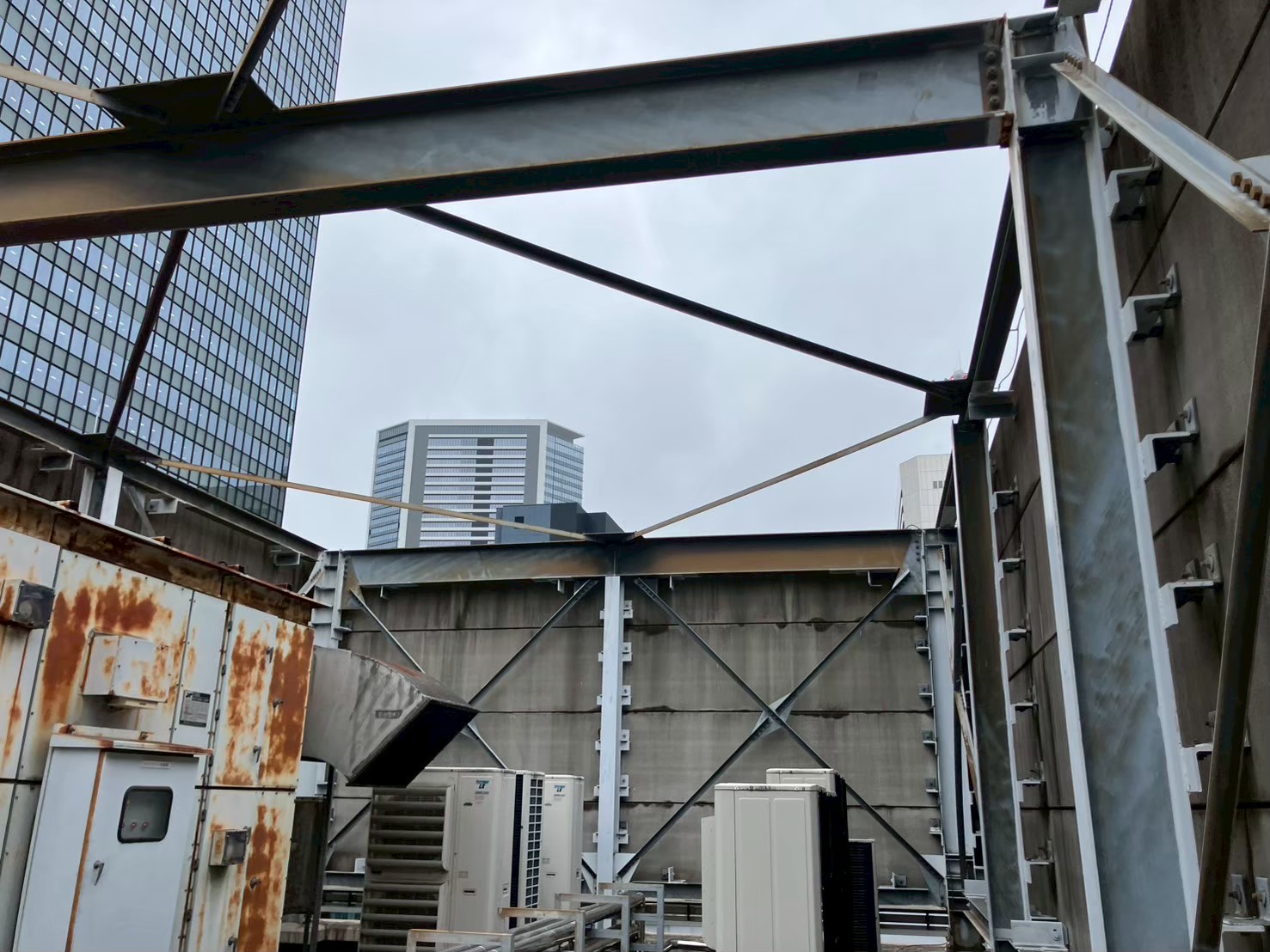 屋上　鉄部塗装工事　施工前