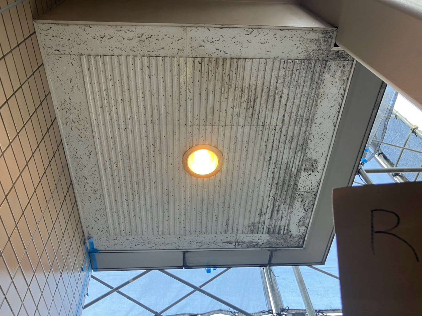 バルコニー天井　塗装工事　施工前