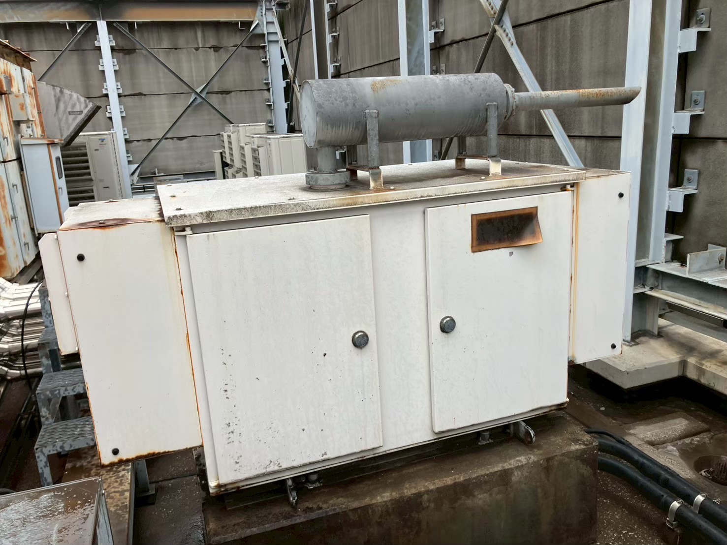 屋上　鉄部塗装工事　施工前