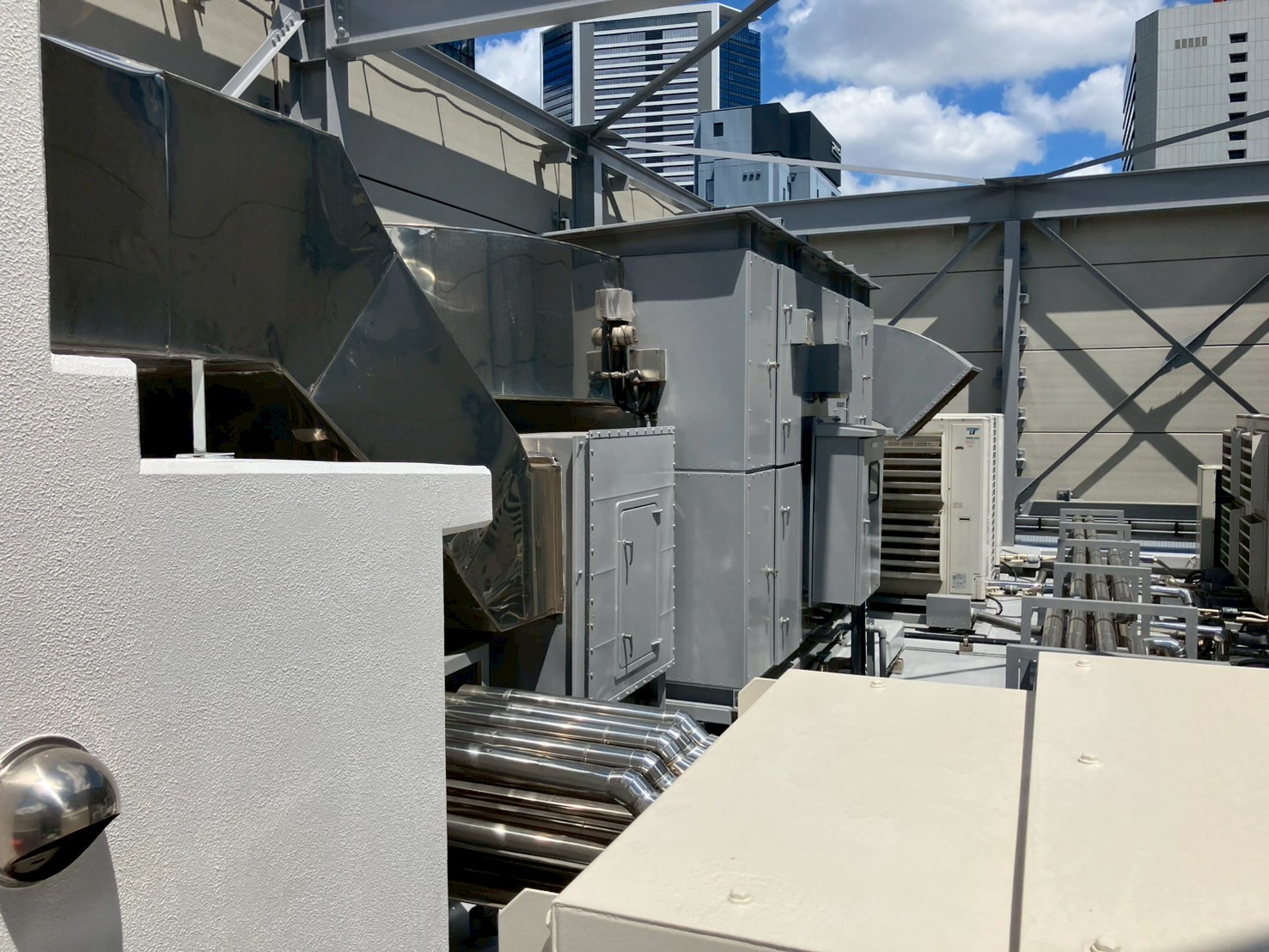 屋上　鉄部塗装工事　施工完了