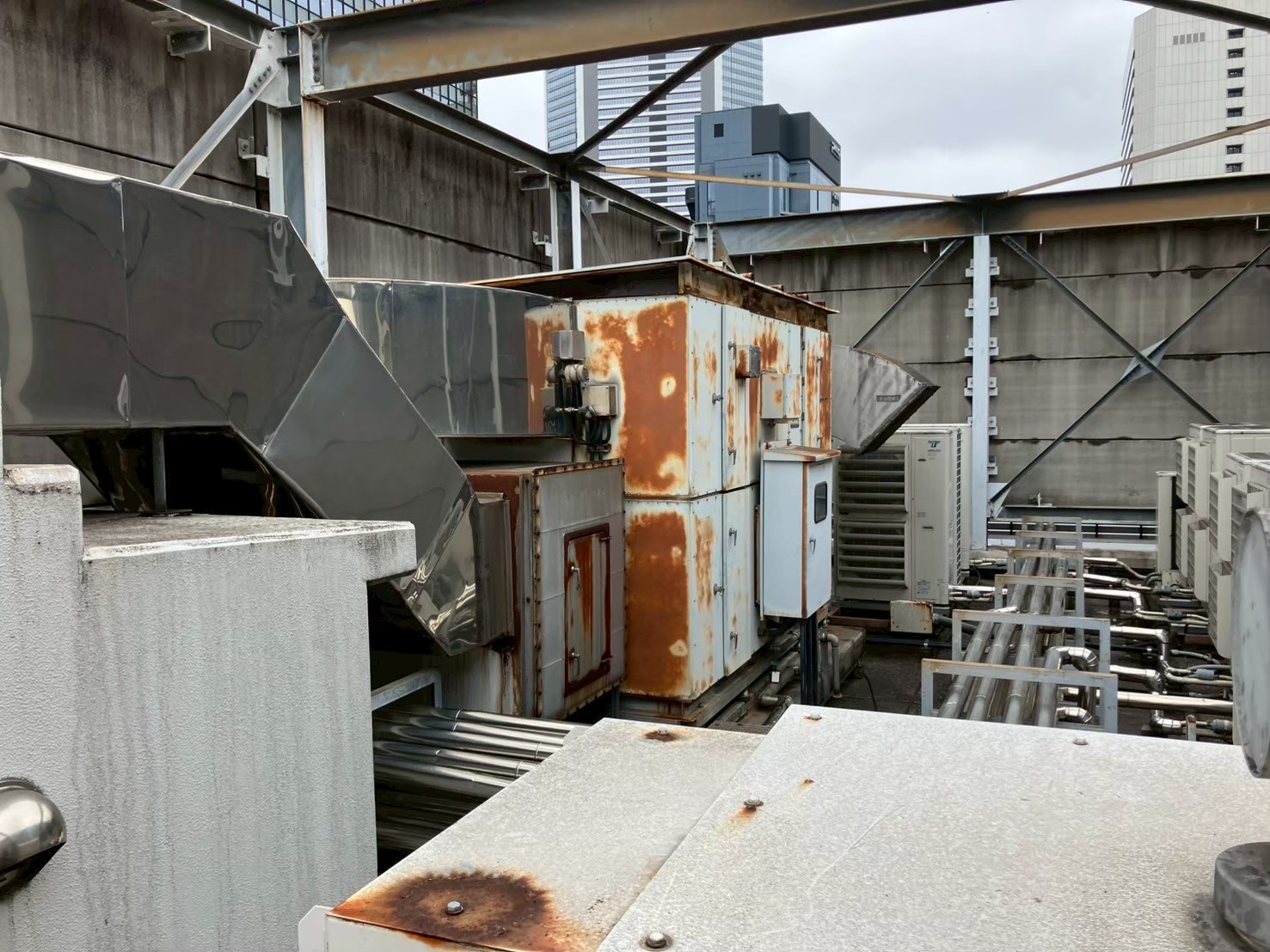 屋上　鉄部塗装工事　施工前