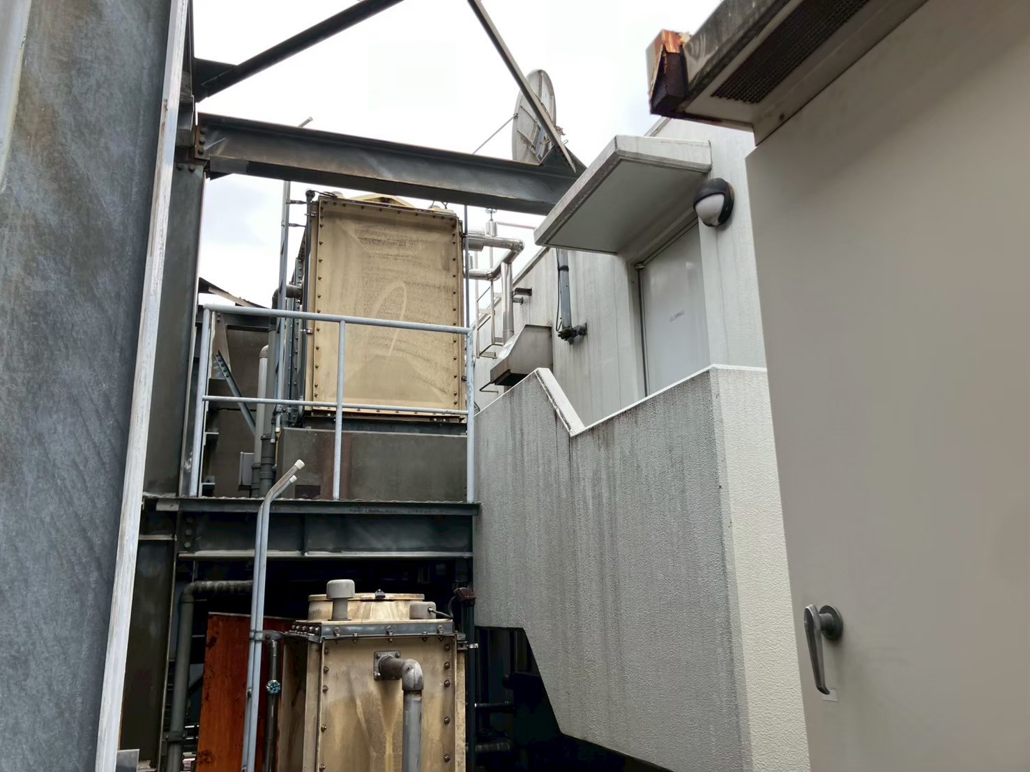 屋上　鉄部塗装工事　施工前