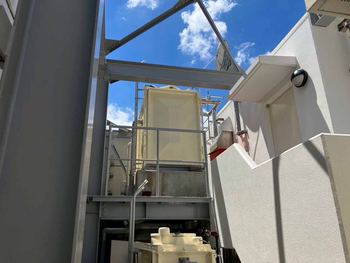 屋上　鉄部塗装工事　施工完了