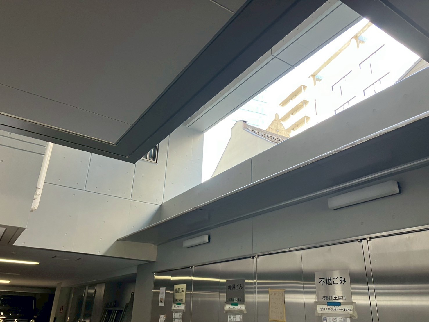 駐車場廻り　トップライト設置　施工前