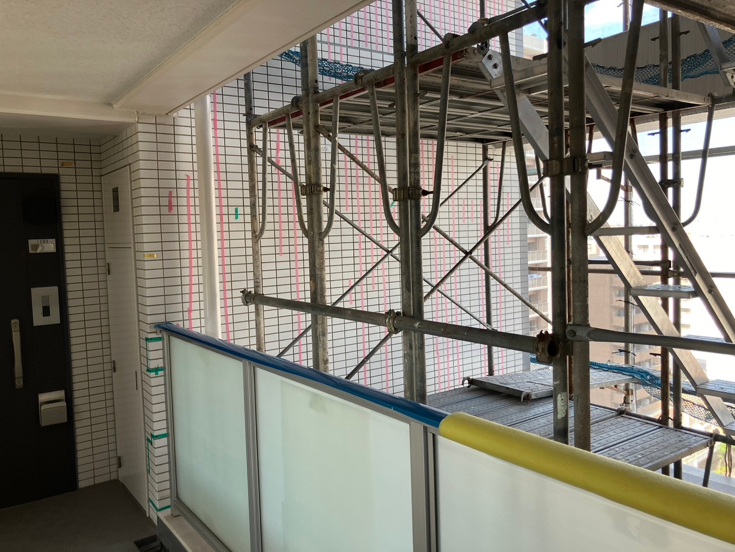 外壁タイル　施工前