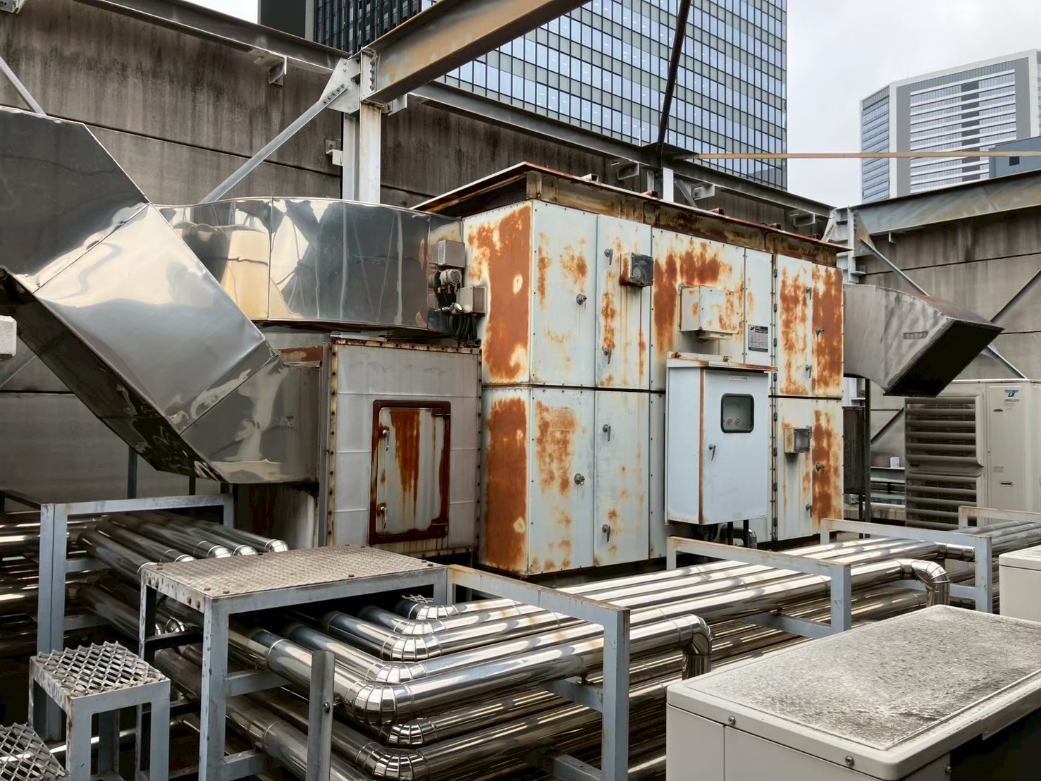 屋上　鉄部塗装工事　施工前