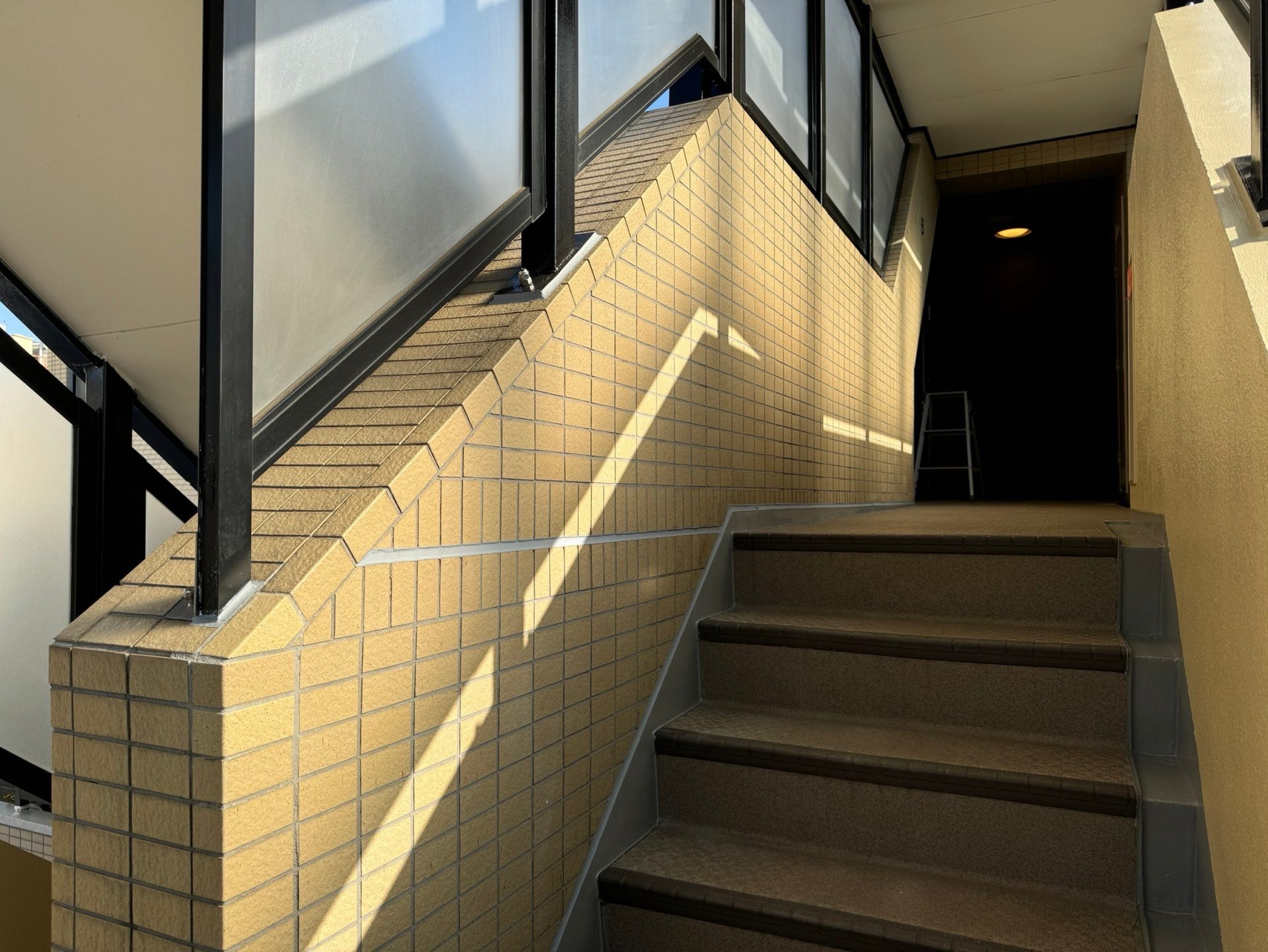 共用階段　シーリング工事　施工完了
