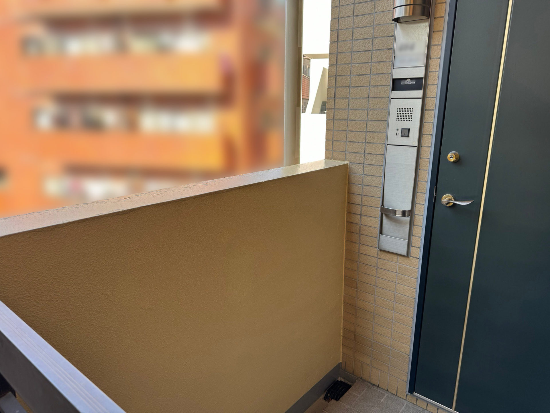 共用廊下腰壁　塗装工事　施工完了