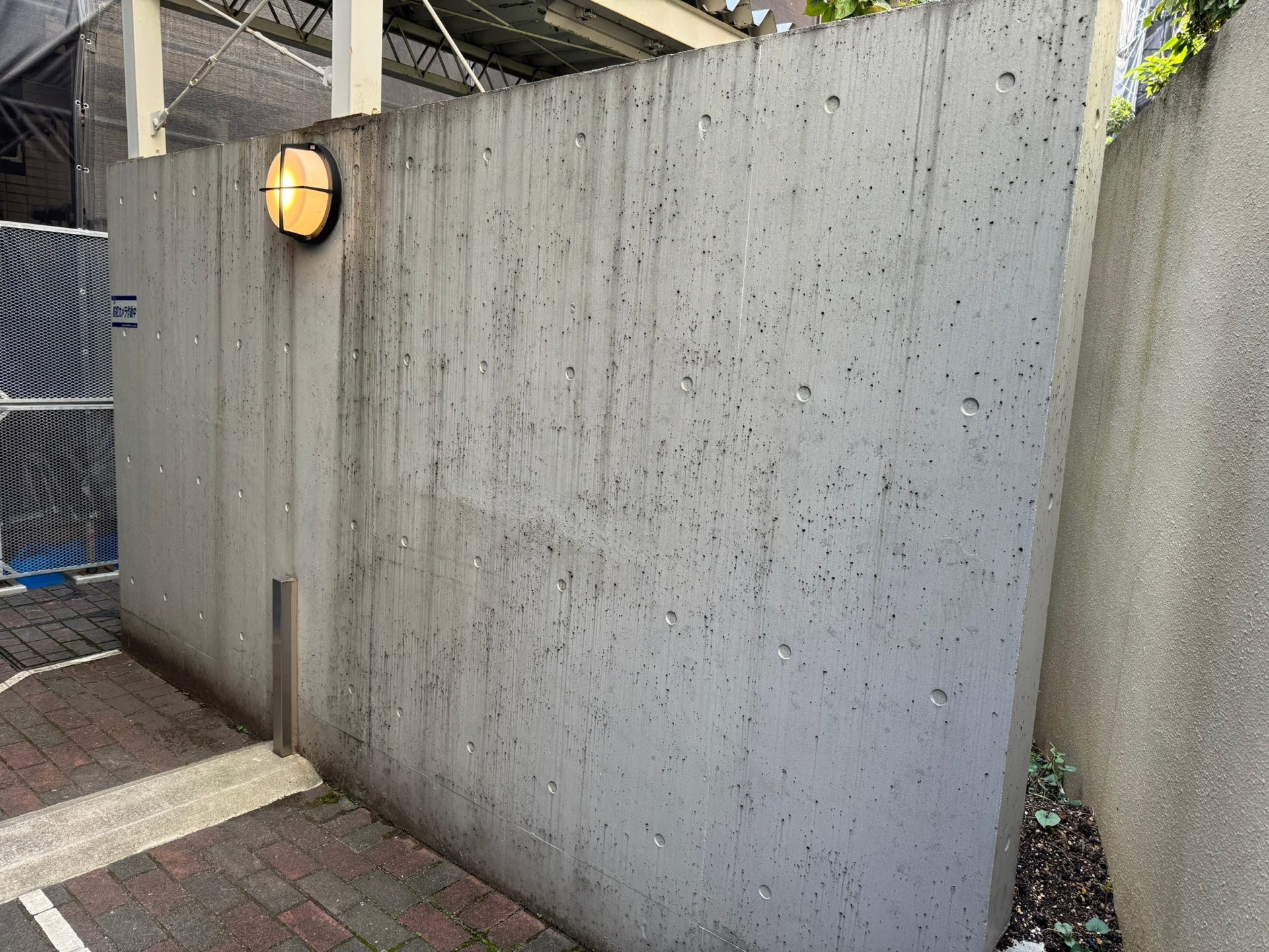 エントランス　打ちっ放し塗装工事　施工前