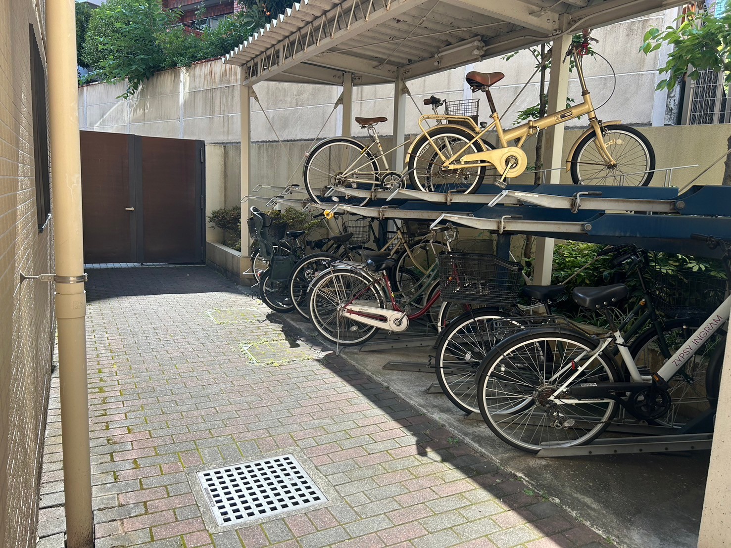 駐輪場　塗装工事　施工前