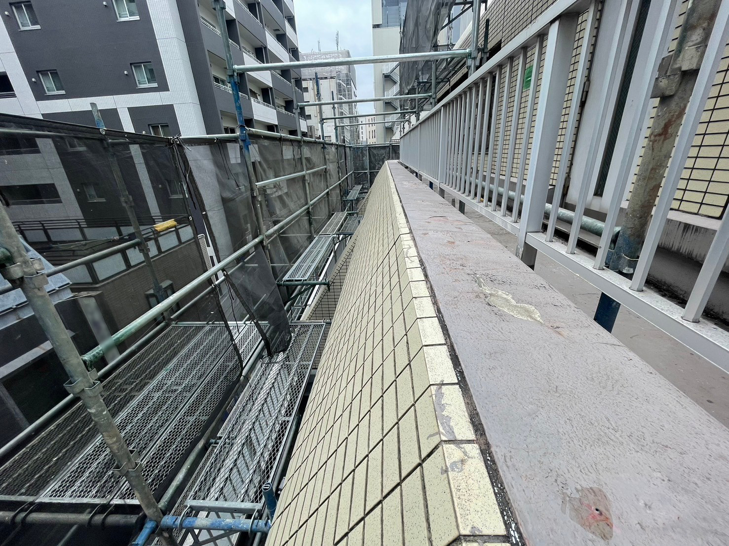 斜壁防水工事　施工前
