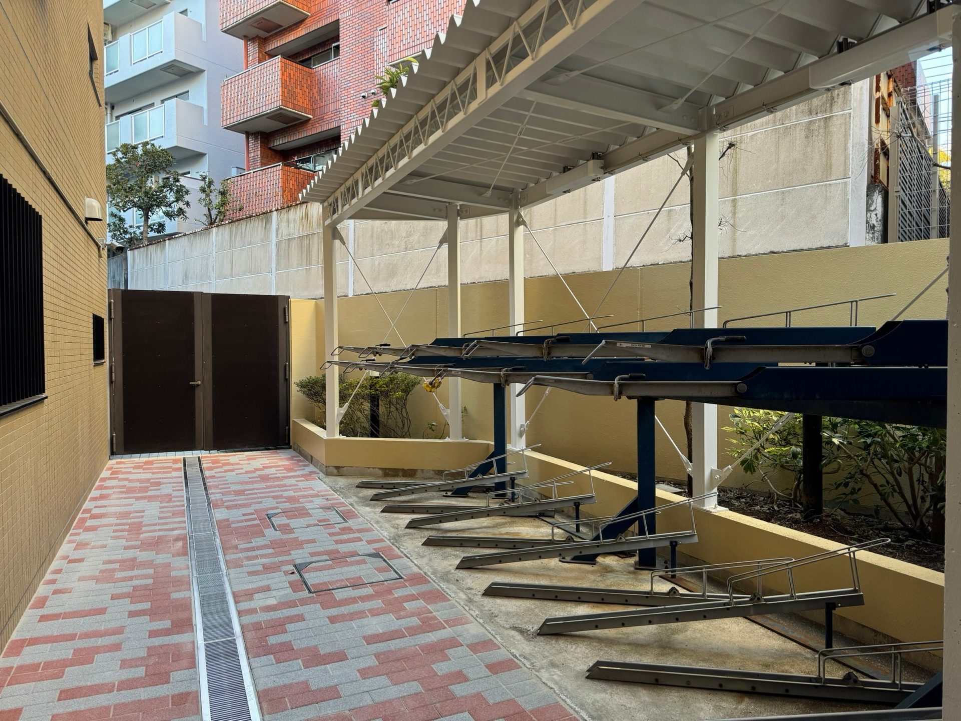 駐輪場　塗装工事　施工完了