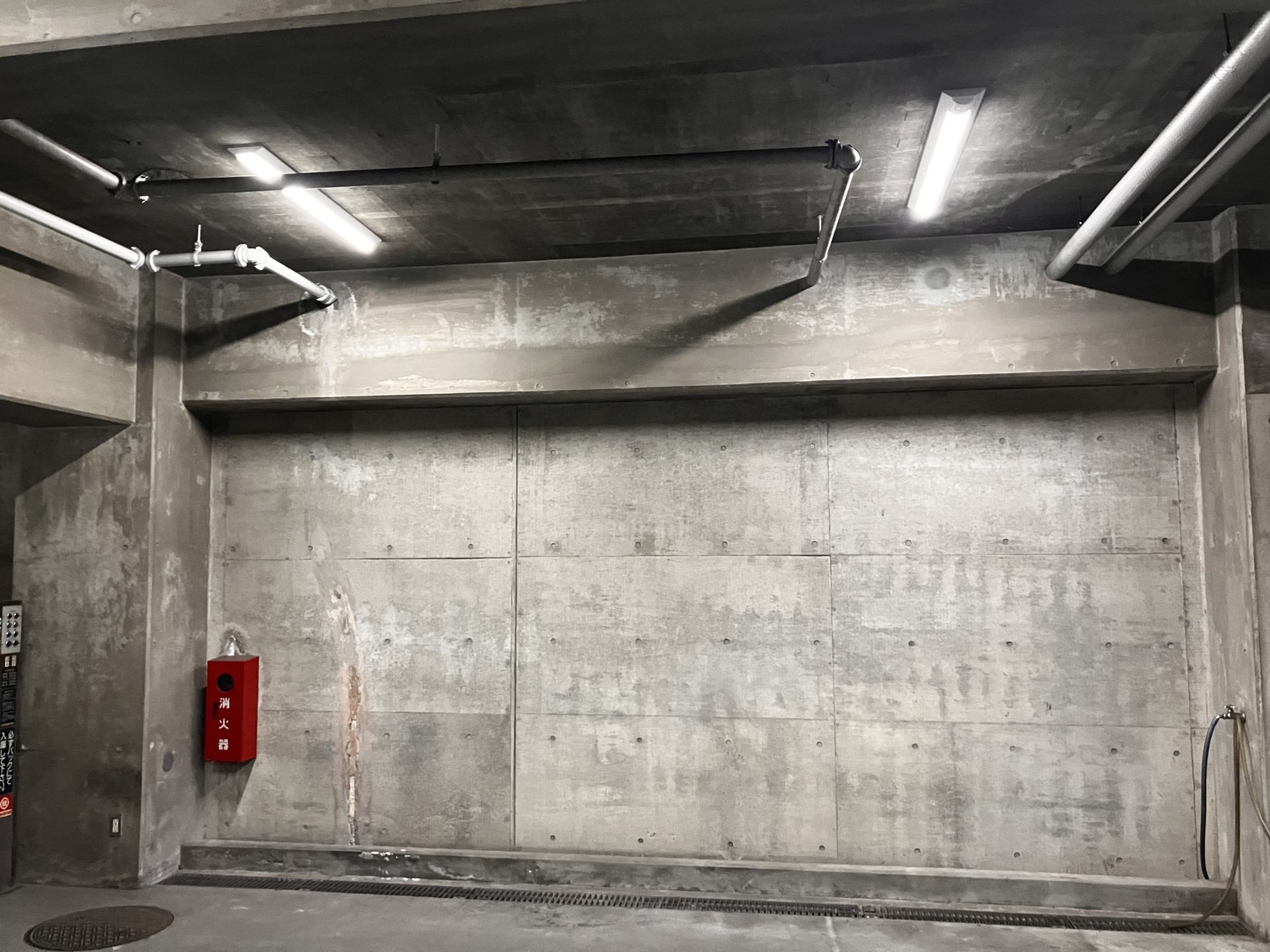 地下室　塗装工事　施工前