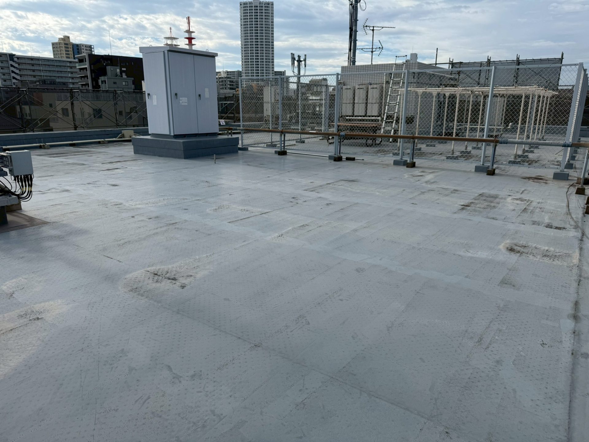屋上防水工事　ウレタン塗膜防水　施工前