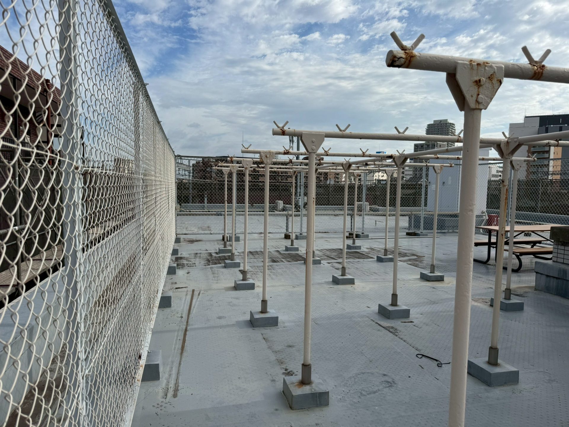 屋上防水工事　ウレタン塗膜防水　施工前
