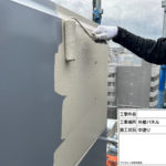 外壁パネル　塗装工事　中塗り