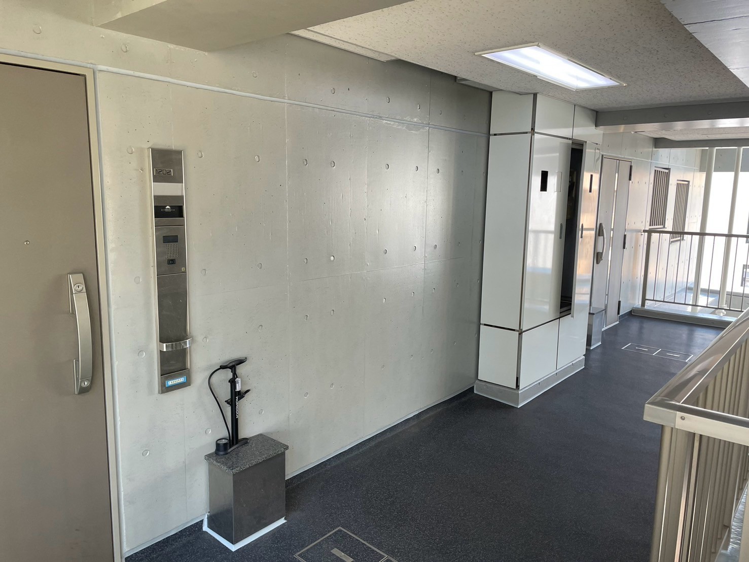 共用廊下　塗装工事　施工完了