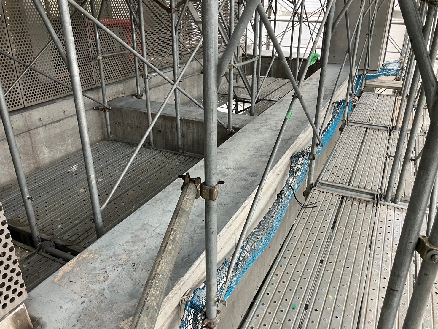 大梁　ウレタン防水工事　施工前