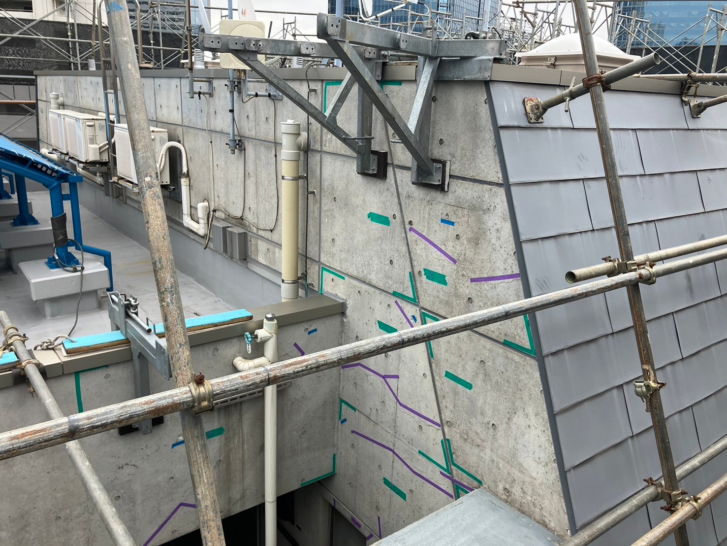 斜壁　鉄部塗装工事　施工前