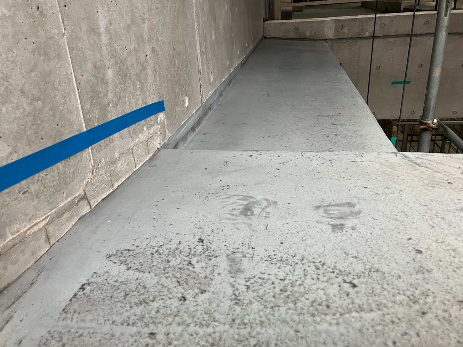 大梁　ウレタン防水工事　施工前