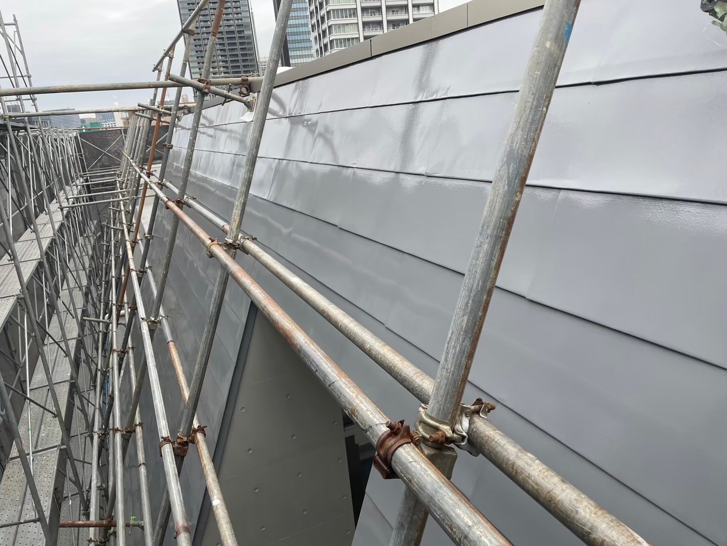 斜壁　鉄部塗装工事　施工完了