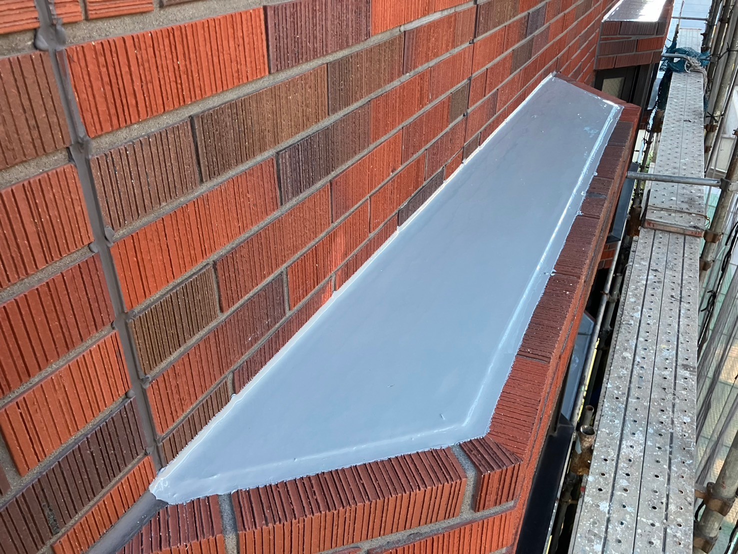 庇　ウレタン塗膜防水　施工完了