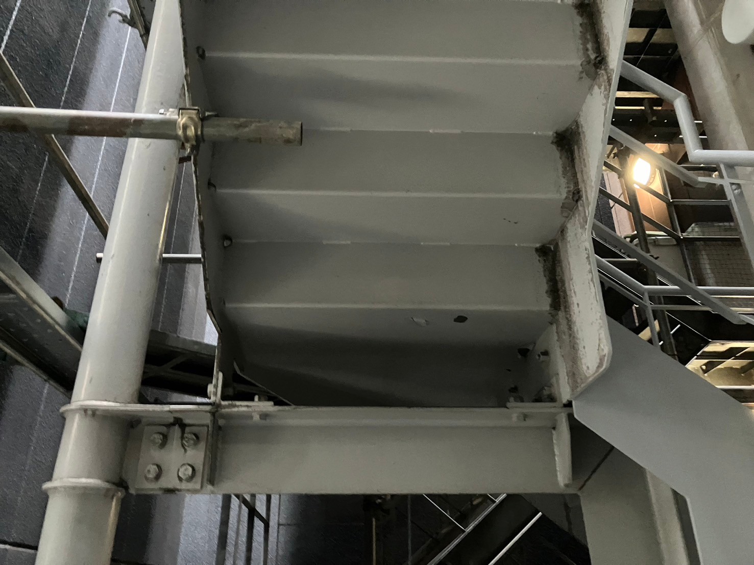 鉄骨階段　鉄部塗装工事　施工前