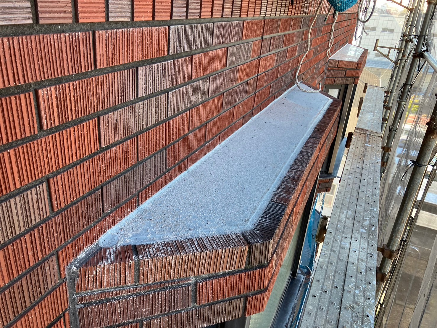 庇　ウレタン塗膜防水　施工前