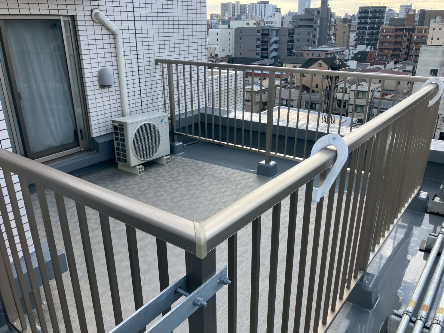 屋上防水工事　ウレタン防水　長尺シート貼替　施工完了