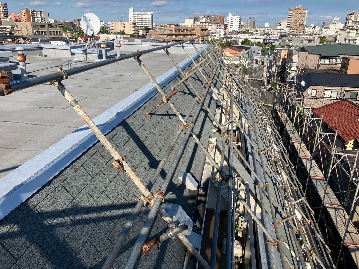 斜壁　シングル葺き　施工前