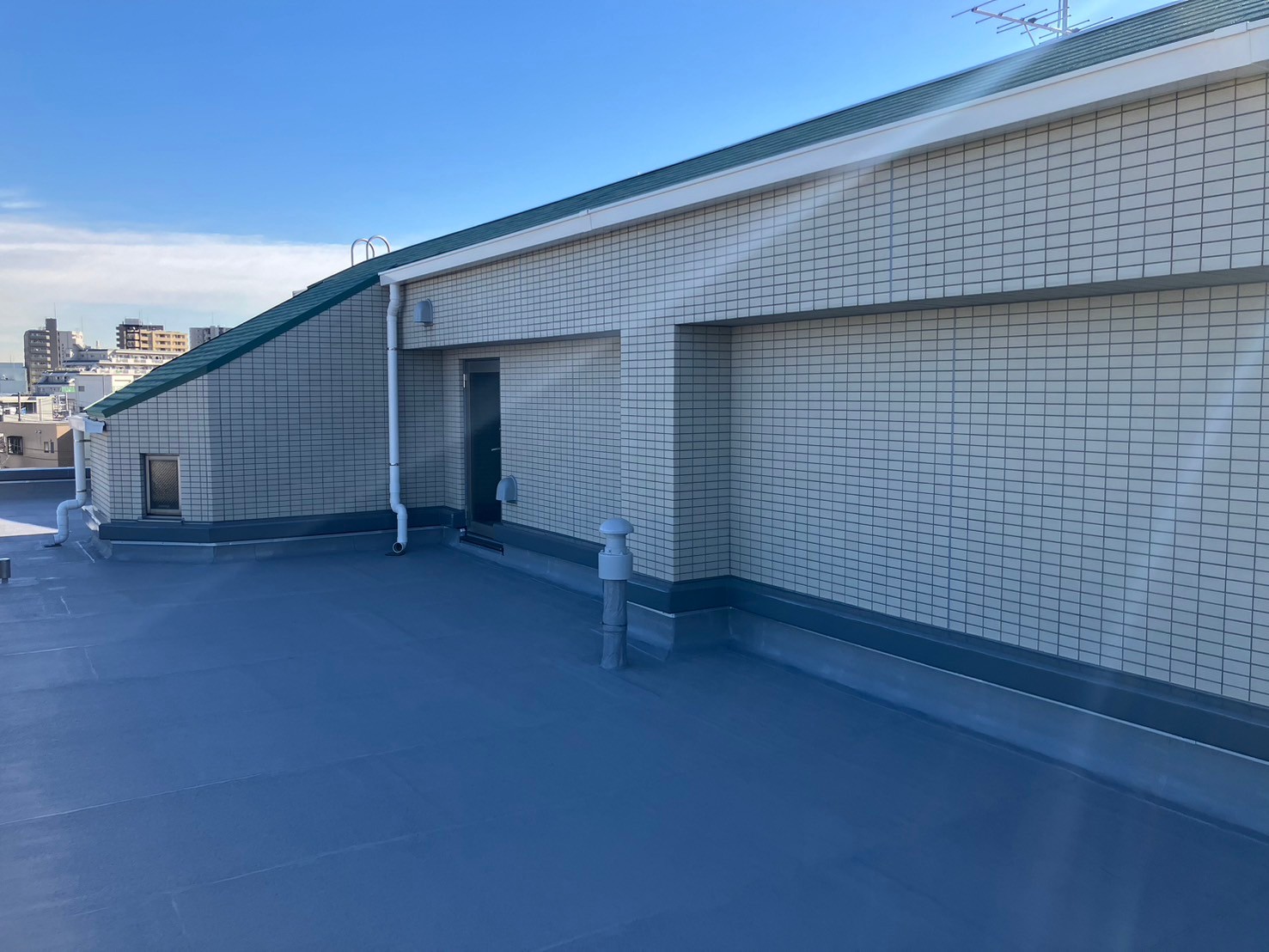 ルーフバルコニー防水工事　アスファルトシート防水　施工完了