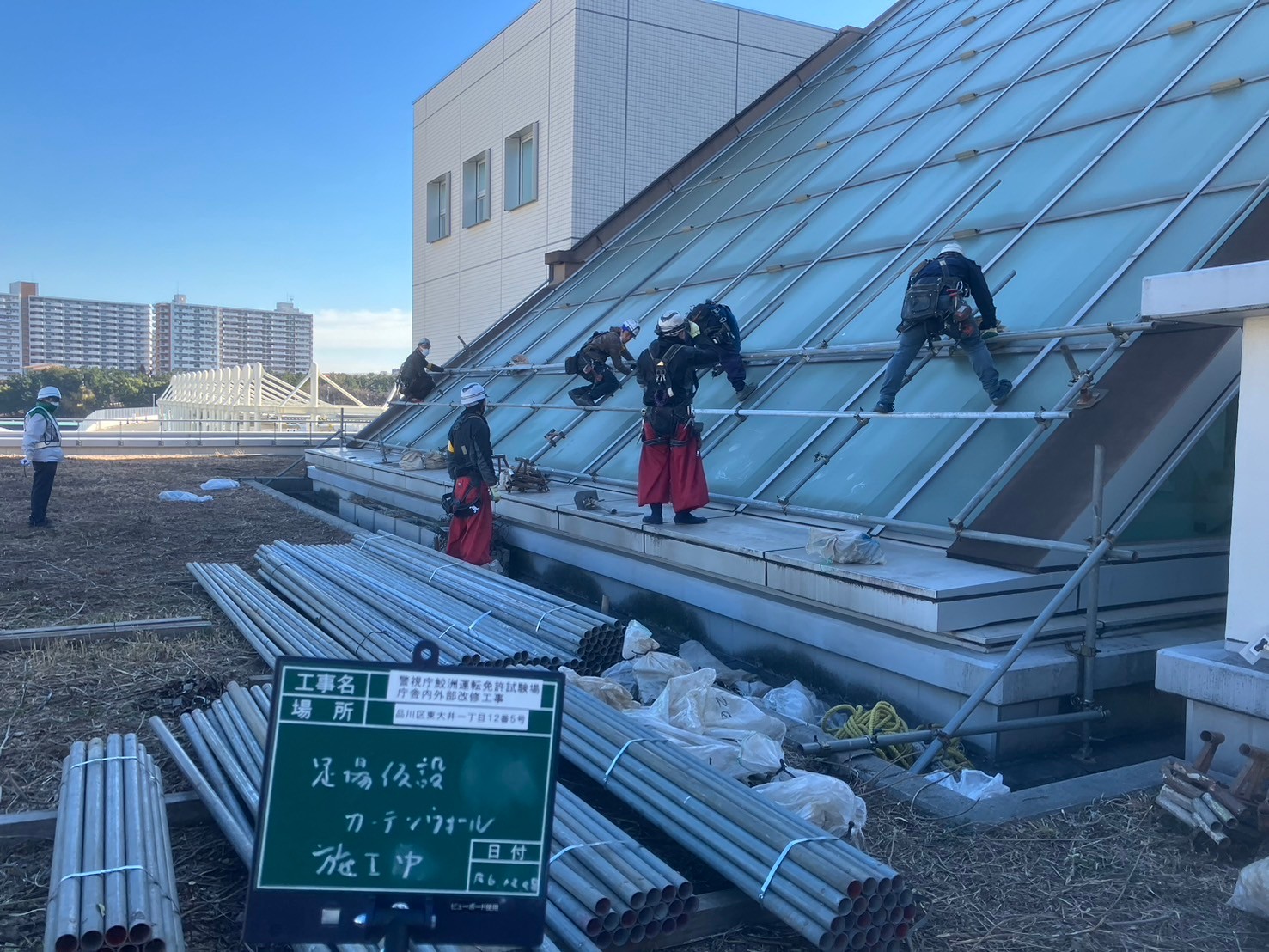 足場仮設中