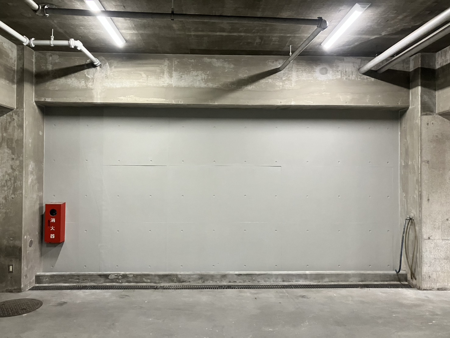 地下室　塗装工事　施工完了